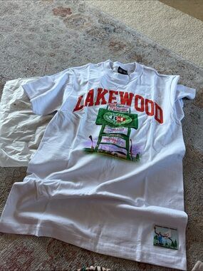 Etcetera White Lakewood Graphic Short Sleeve Tee with Red and Green Print